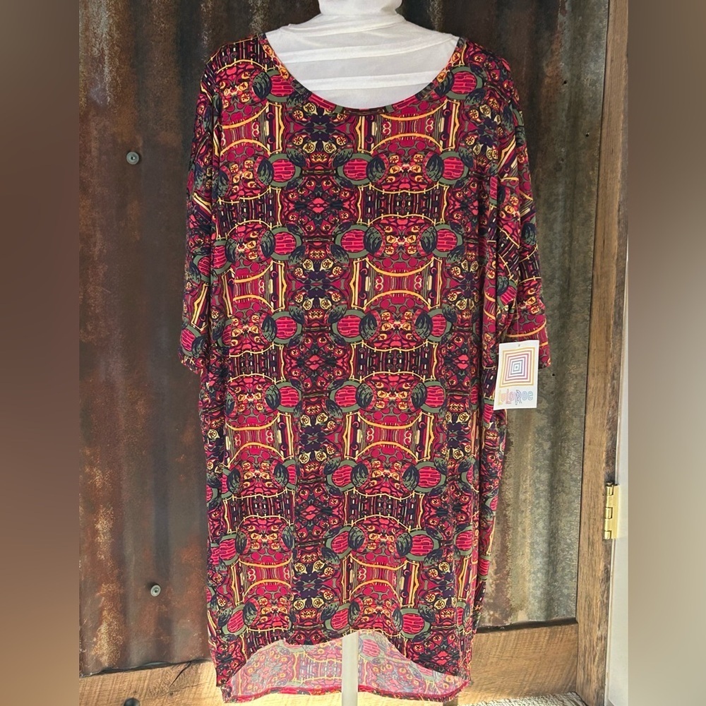 ❤️NWT-LuLaRoe Carly Multicolor Geometric Dress/shirt